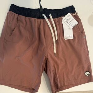Vuori Men's Two-Tone Shorts with Logo NWT